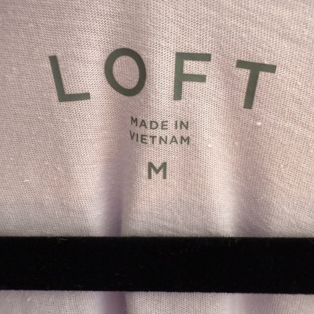 LOFT | Size M | Lavender V-Neck Tee | Smocked Cap Sleeves | NWT - Picture 2 of 4
